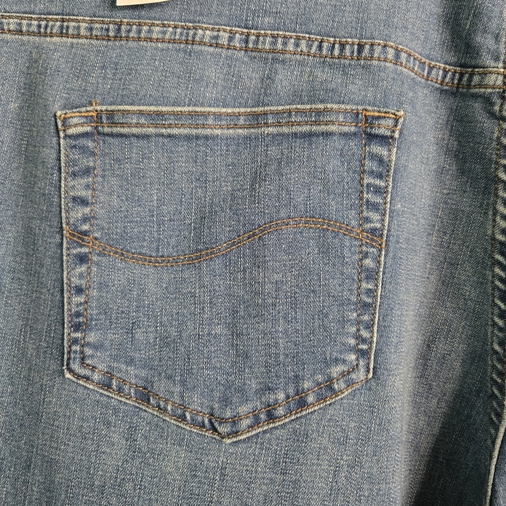 LEE | Petite Plus Relaxed Fit Straight Leg Mid Rise Jeans in Meridian sz 26W - Picture 8 of 13